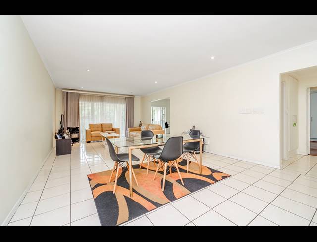 2 BEDROOM APARTMENT FOR SALE IN BRYANSTON